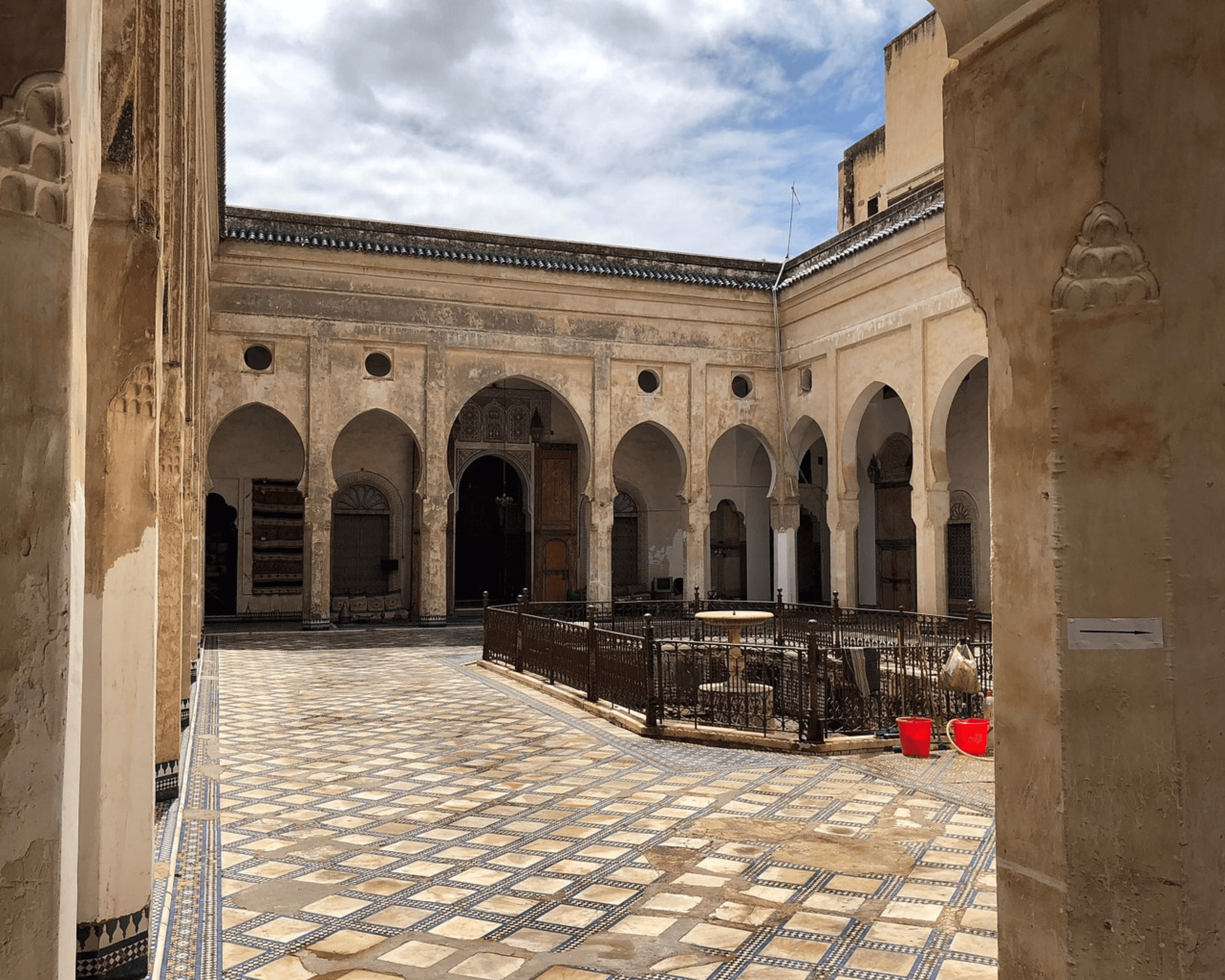 Private Visit of Inhabited Old Palaces